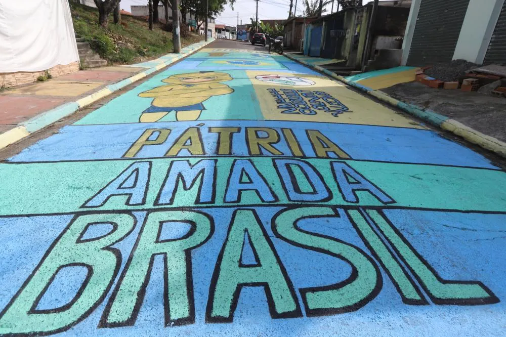 Prefeitura publica decreto autorizando pintura de ruas e instalação de bandeirinhas durante a Copa do Mundo de Futebol 