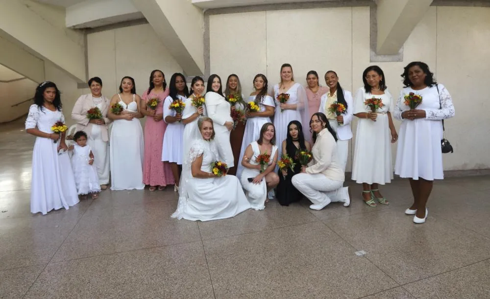Primeiro casamento comunitário de Jacareí oficializa união de 18 casais em cerimônia marcada pela emoção