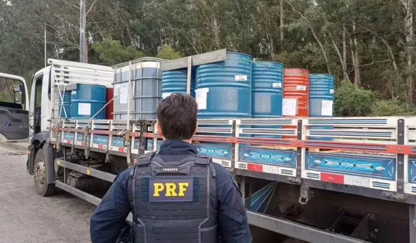 PRF realiza operação para fiscalizar transporte de produtos perigosos