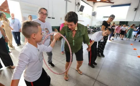 Encontro intergeracional no ‘Viva Vida’ fortalece laços e promove a troca de conhecimento