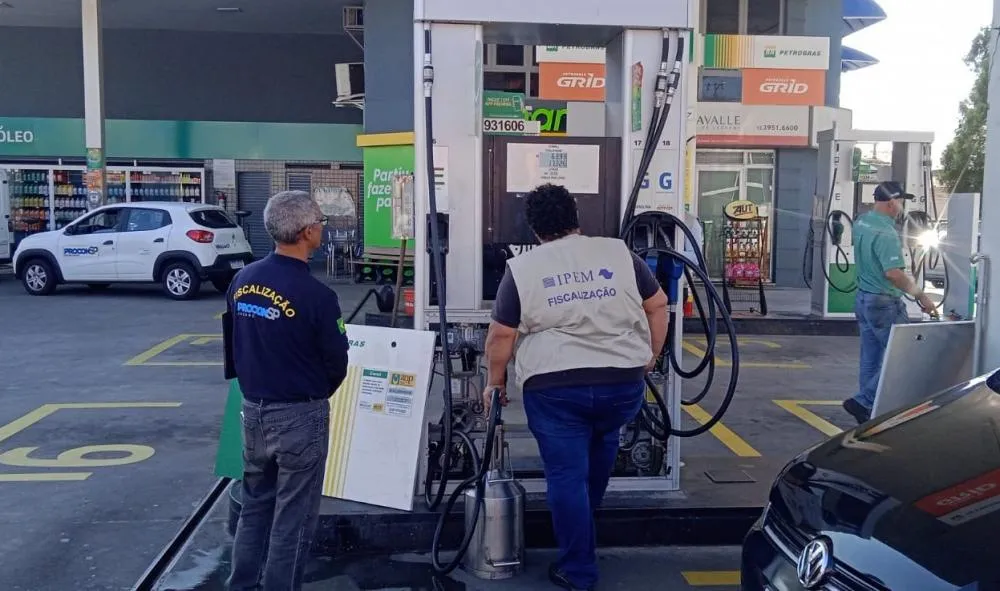 Procon aciona IPEM-SP para intensificar fiscalizações em postos de combustíveis